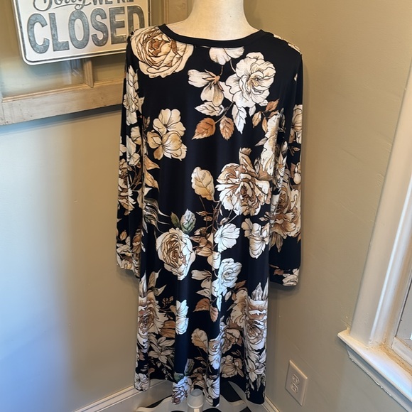 Lularoe Emily Floral Rose Print Long Sleeve T Shirt Dress Black Cream Brown NWT - Picture 7 of 10